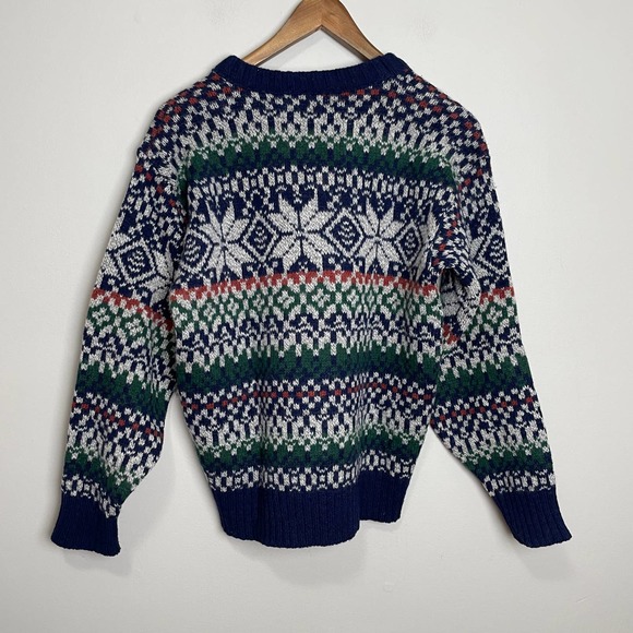 Vintage St. John's Knit Crew Neck Long Sleeve Winter Snow Flake Pattern Sweater - Picture 2 of 5